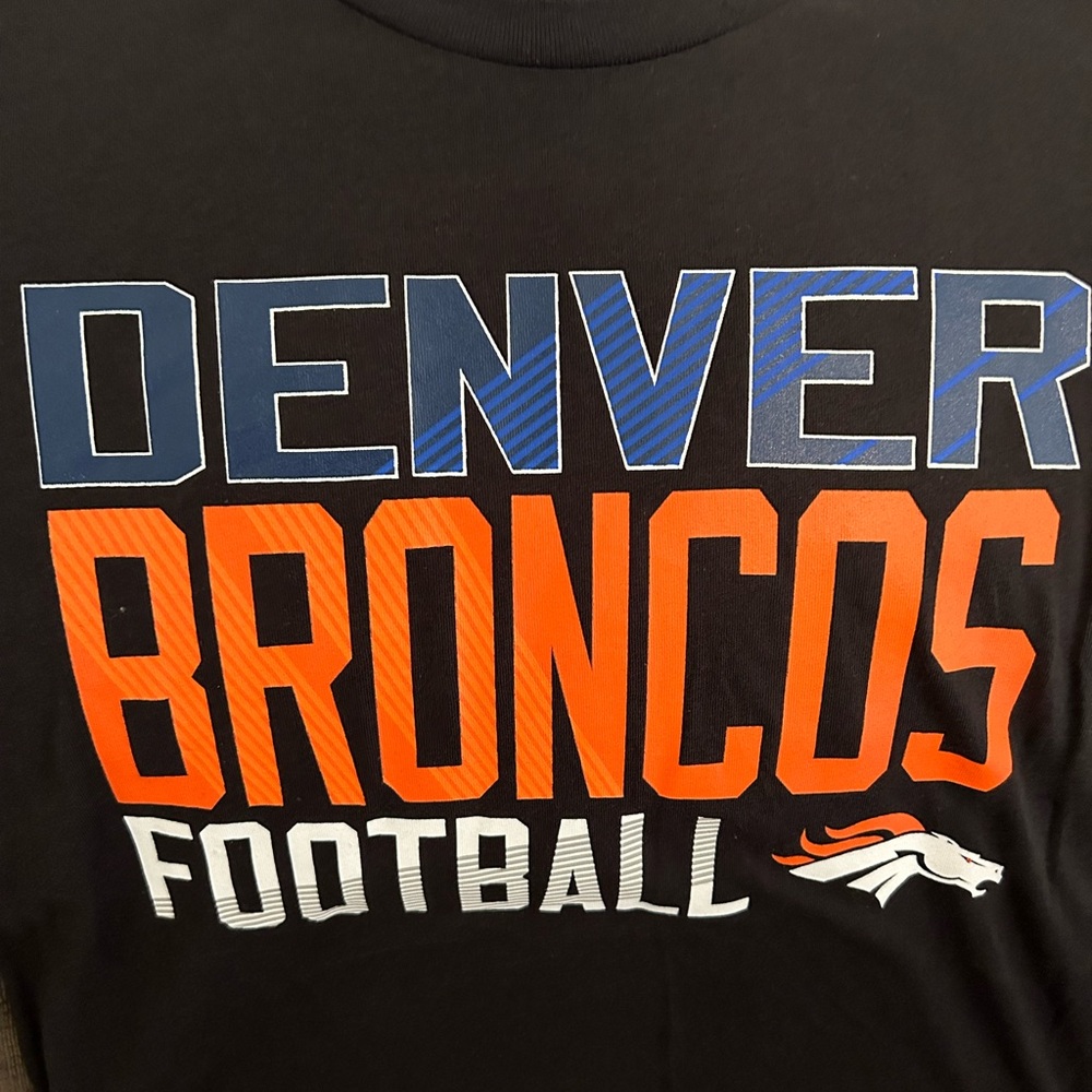 LOT x 2 NFL Team Denver Broncos Football T-Shirt Youth Sz M ( 10 / 12 ) - Picture 6 of 8